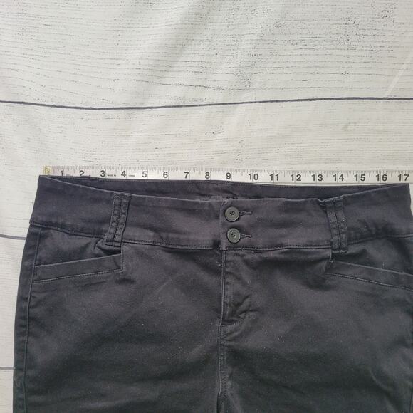 Torrid Size 16 5 Inch Stretch Sateen Mid-Rise Black Shorts Summer Essentials - Picture 7 of 7
